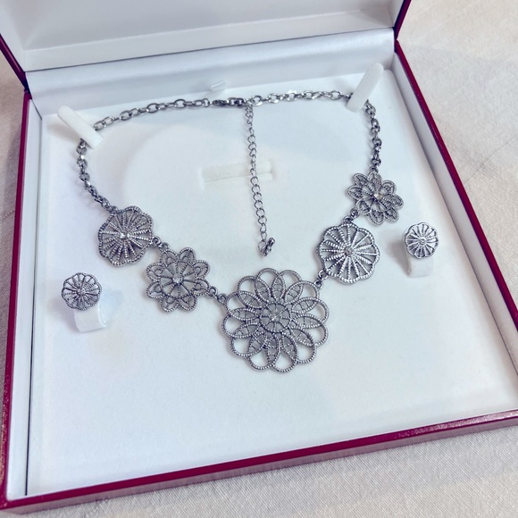 Necklace-Earrings Set - Picture 2 of 3